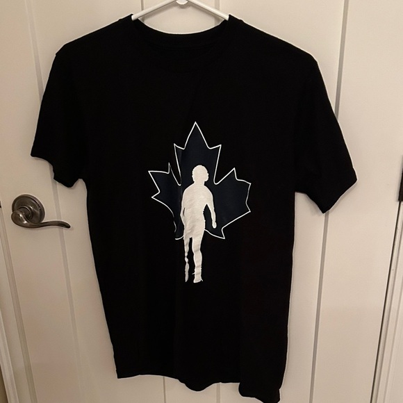 Terry Fox Foundation Tops - Black Terry Fox T-Shirt with Maple Leaf Design, size M